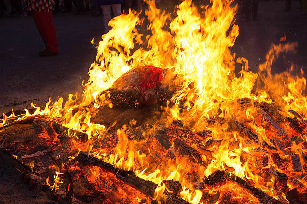 Der sogenannte Bg wurde den Flammen bergeben, Carnaval des Fort Noire in Machecoul ist vorbei