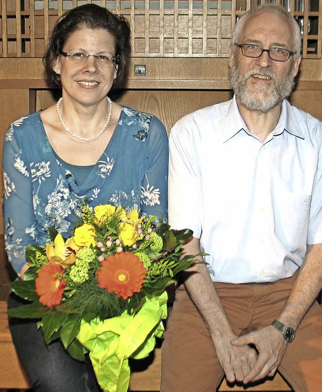 Ehrung  beim Kirchenchor:  Astrid Wagner und der Vorsitzende Gerhard Hort.   | Foto: Helmut Hassler