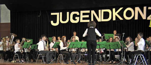 Die Riegeler Jungmusiker bei ihrem Jubilumskonzert in Aktion.   | Foto: Helmut Hassler