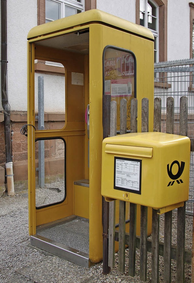 In die Jahre gekommen und ziemlich ram...onhuschen beim Stdtischen Gymnasium.  | Foto: klaus Fischer