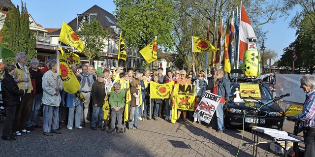 Auch am Montagabend wurde auf dem Brei...tung des AKW Fessenheim  demonstriert.  | Foto: Kai Kricheldorff