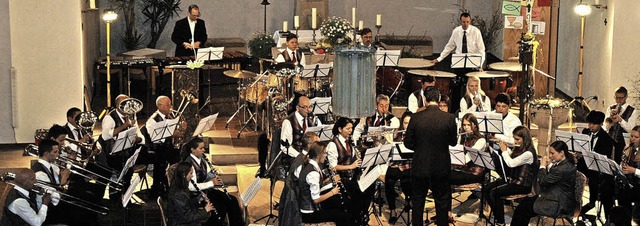 Ebenso taktfest wie feinfhlig zeigten...m Konzert in der katholischen Kirche.   | Foto: Ounas-Krusel