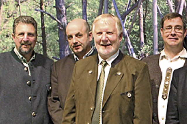 Das Fhrungstrio der Kreisjger   mit Erhard Jauch (links)   | Foto: ZVG