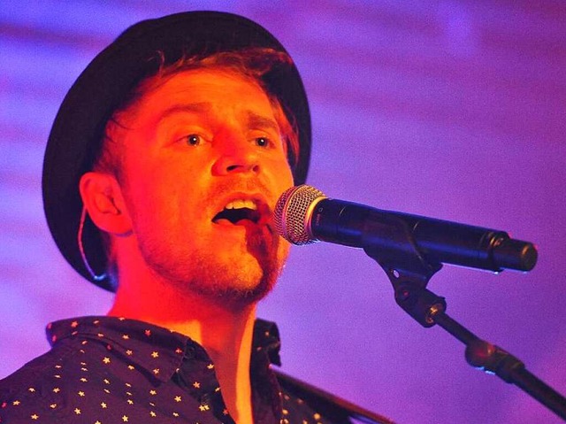 Johannes Oerding rockte mit seiner Band das ausverkaufte Jazzhaus in Freiburg  | Foto: Hans-Peter Mller