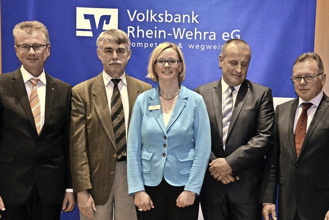 Ehrungen bei der Volksbank Rhein -Wehr...chtsratsvorsitzender Thomas Mehlhorn.   | Foto: Axel Kremp