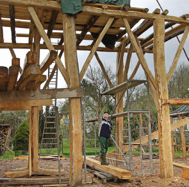 Derzeit entsteht auf dem Vrstetter Museumsareal ein Handwerkerhaus.   | Foto: Pia Grttinger