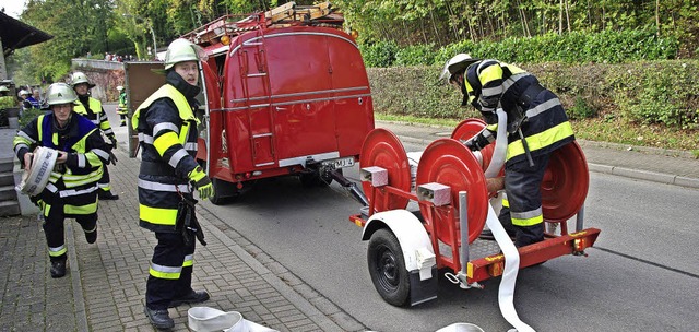 Als Schlauchwagen setzt die Feuerwehr ...grer und viel leistungsfhiger sein.  | Foto: Rolf Reimann