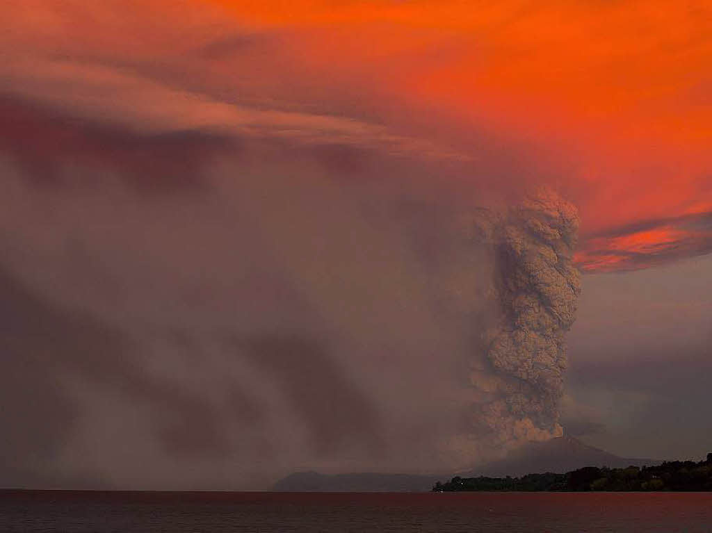 Nach mehr als 40 Jahren Ruhe hat sich der Vulkan Calbuco im Sden Chiles mit einem gewaltigen Ausbruch zurckgemeldet.