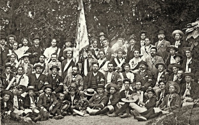 Fahnenweihe beim Turnverein Dinglingen im Jahr 1897   | Foto: Repro: Bettina Schaller