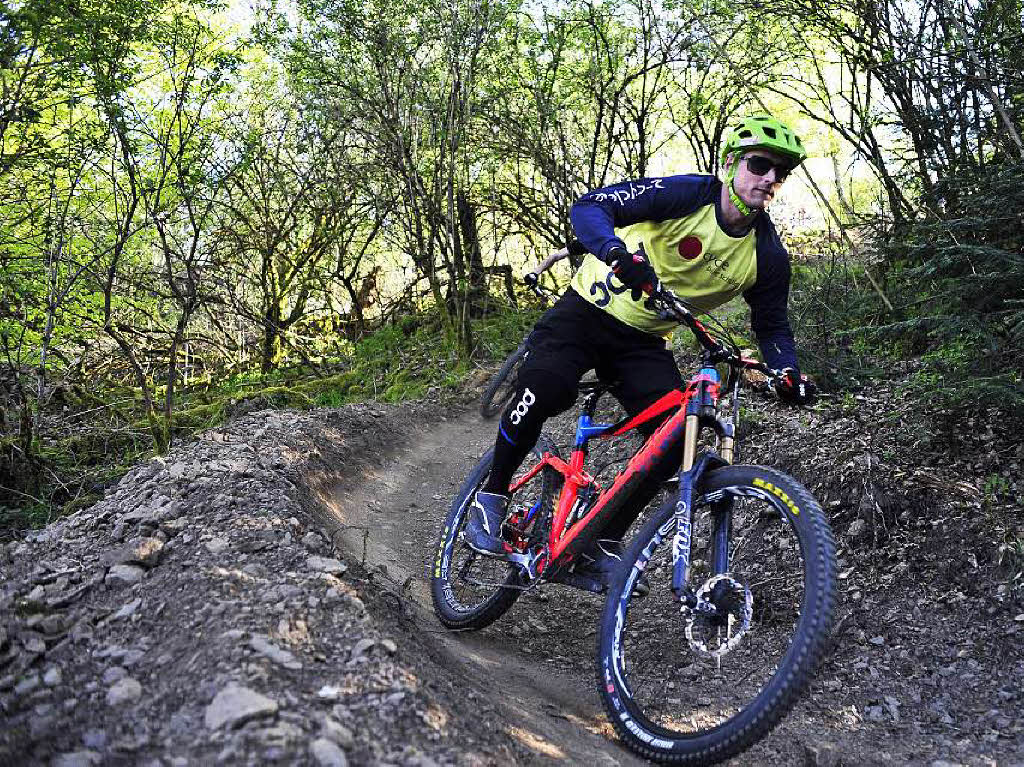 Mountainbiker genieen das Erlebnis Kybfelsen-Trail