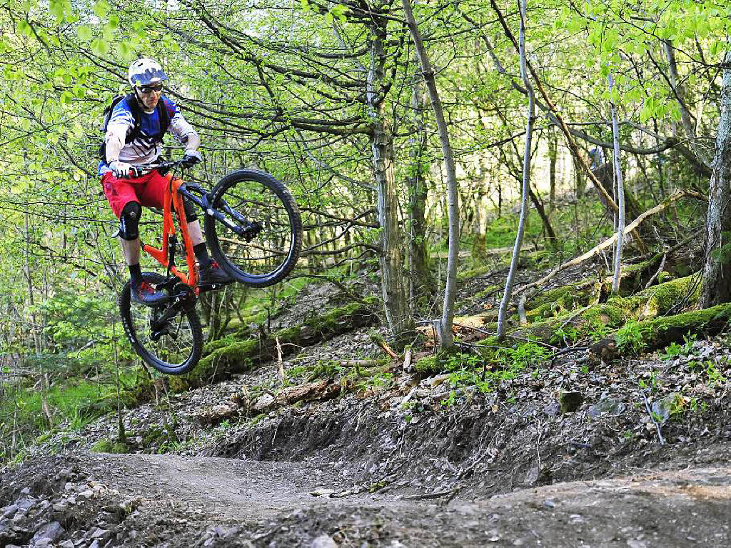 Mountainbiker genieen das Erlebnis Kybfelsen-Trail