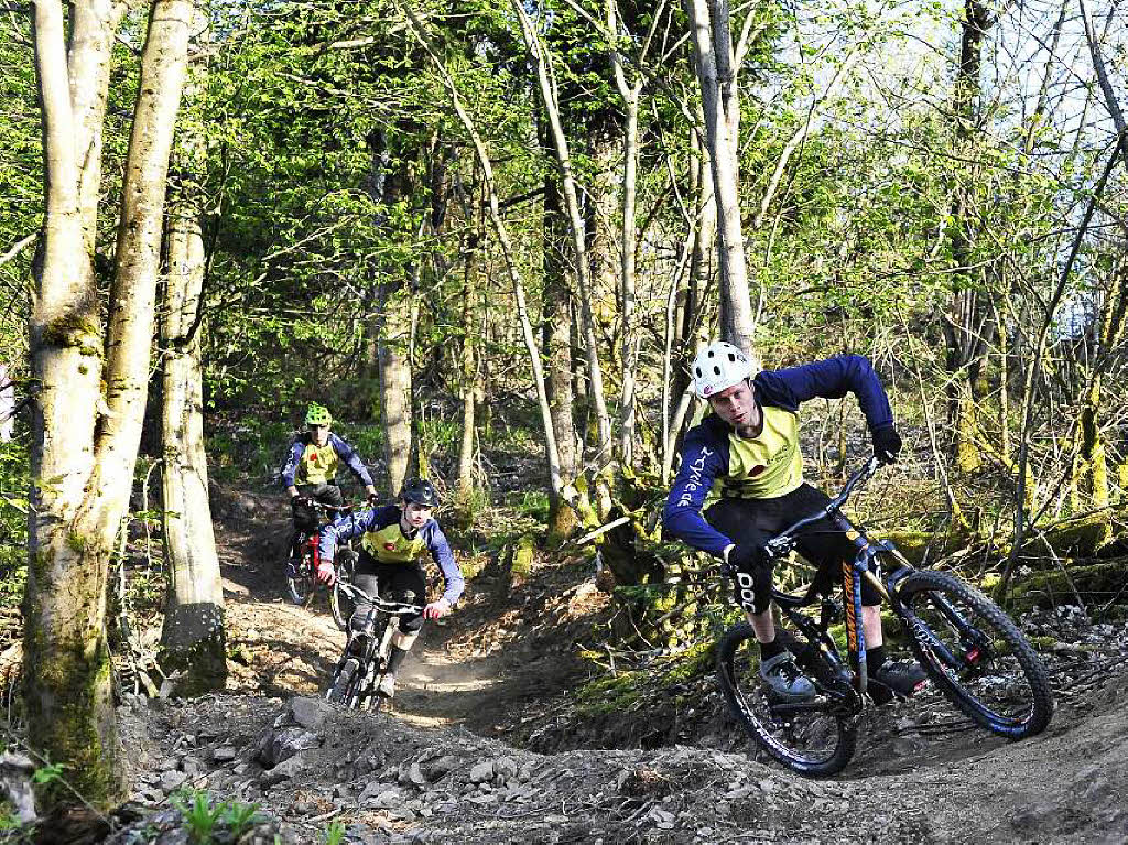 Mountainbiker genieen das Erlebnis Kybfelsen-Trail