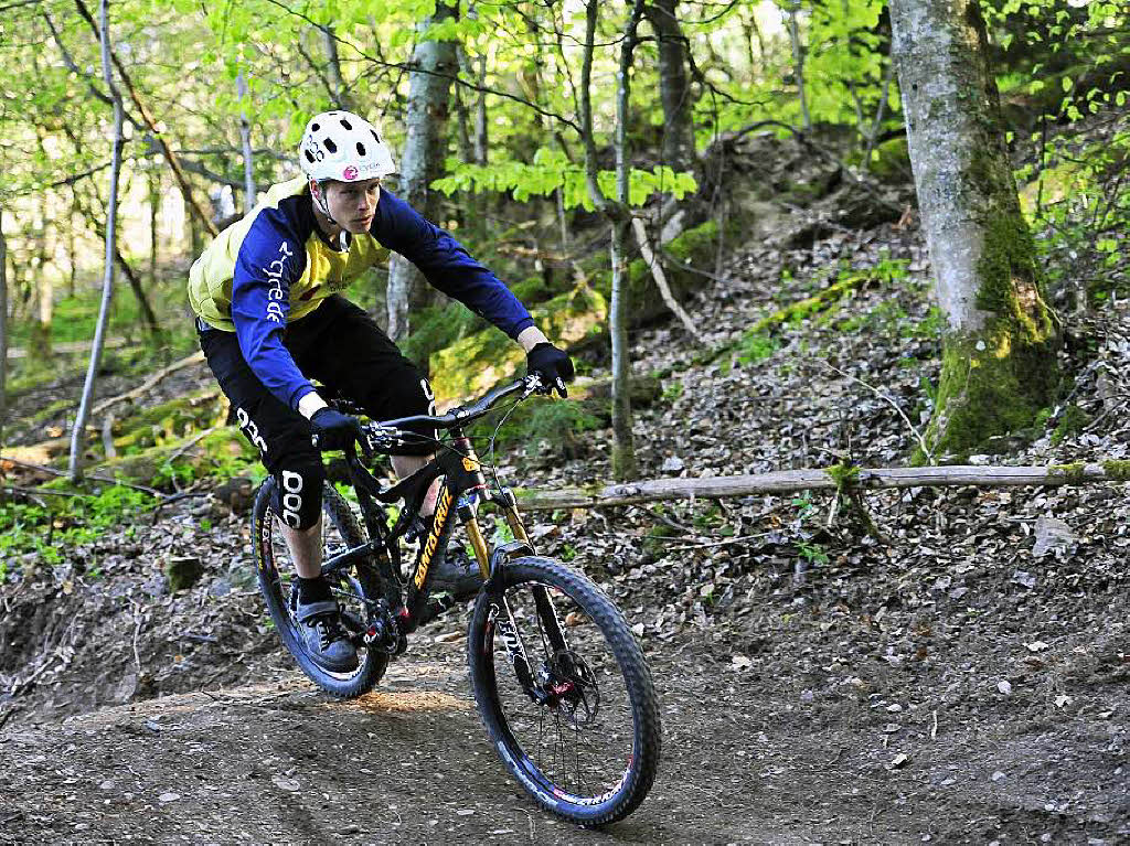 Mountainbiker genieen das Erlebnis Kybfelsen-Trail