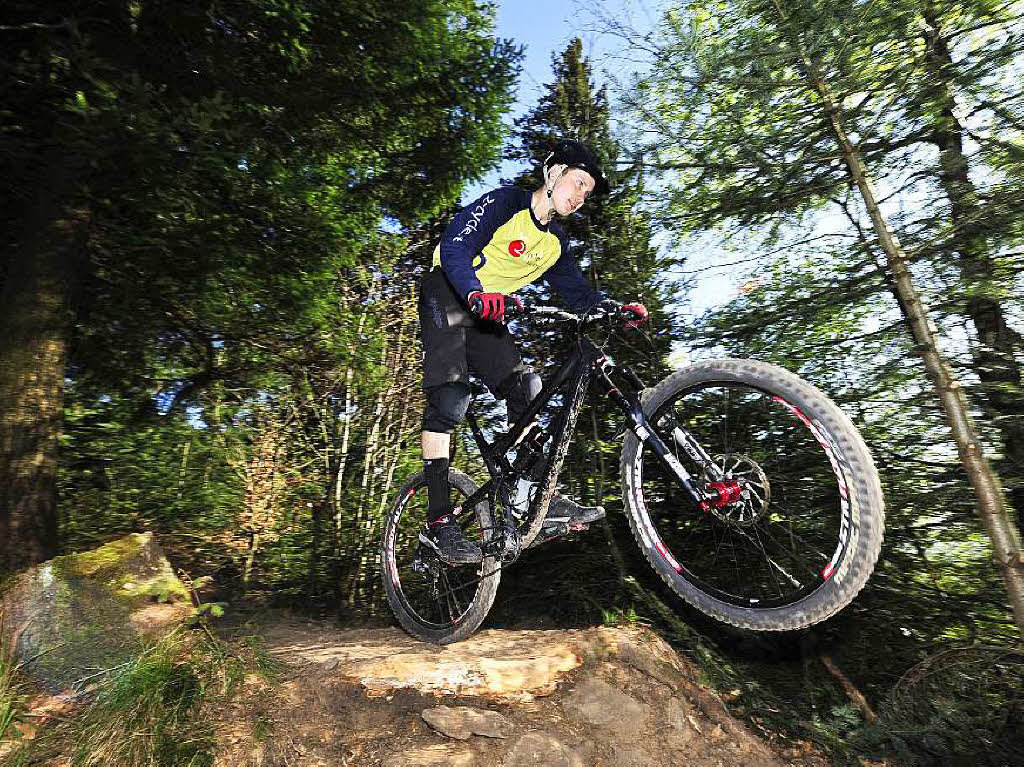 Mountainbiker genieen das Erlebnis Kybfelsen-Trail