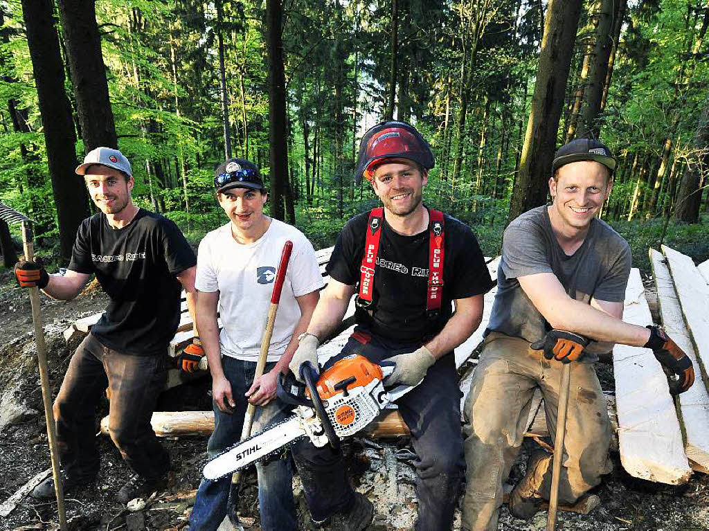 Gruppenfoto der Kanadier, die den neuen Mountainbike-Trail im Sternwald erschaffen haben. (von links) Russ Fountain, Dave Satanove, Chris McMechan und Eric Wahn