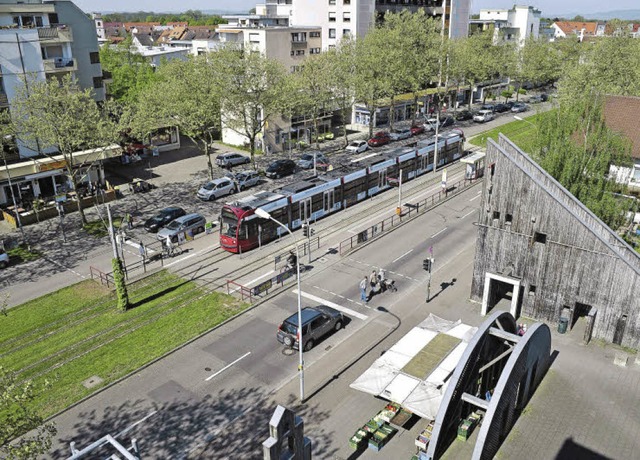 Heute wird der Betzenhauser Torplatz (...einem per Ampeln geregelten bergang.   | Foto: Thomas Kunz