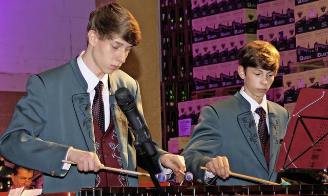 Jonas Butz und Guido Koch beeindruckten das Publikum auf der Marimba.  | Foto: Herbert Binninger