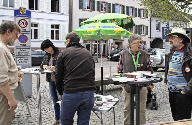 ber das geplante Freihandelsabkommen ...informierten der BUND und die Grnen.   | Foto: Anja Bertsch