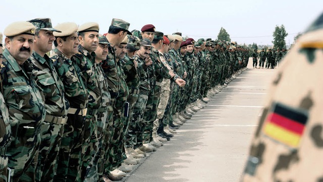 Kurdische Peschmergakmpfer werden unt... auch von Bundeswehrsoldaten geschult.  | Foto: dpa