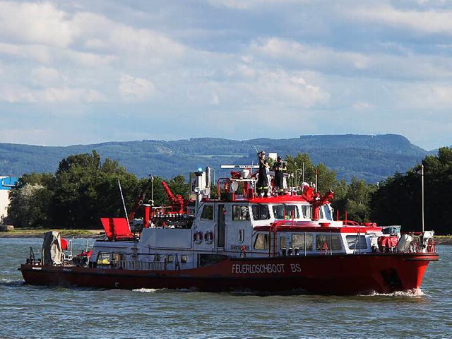 Dem Wassertaxi eilte ein Lschboot zur Hilfe.  | Foto: Freiwillige Feuerwehr Weil am Rhein