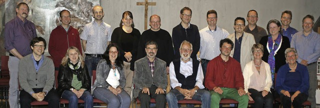 Vorsitzender des Pfarrgemeinderats der...kirch (stehend, Sechster von rechts).   | Foto: Roswitha Klaiber