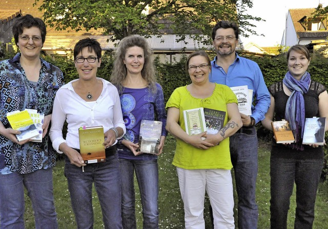 Iris Hakelberg (vonlinks), Christiane ...ch literarische Wiederentdeckungen vor  | Foto: Markus Zimmermann               