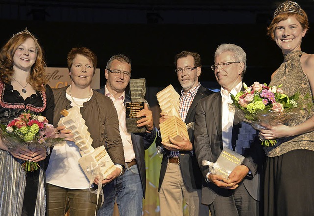 Die Gutedelcup-Sieger, umrahmt von den...o Kiefer, Gerd Schindler, Paul Baumann  | Foto: Sigrid Umiger
