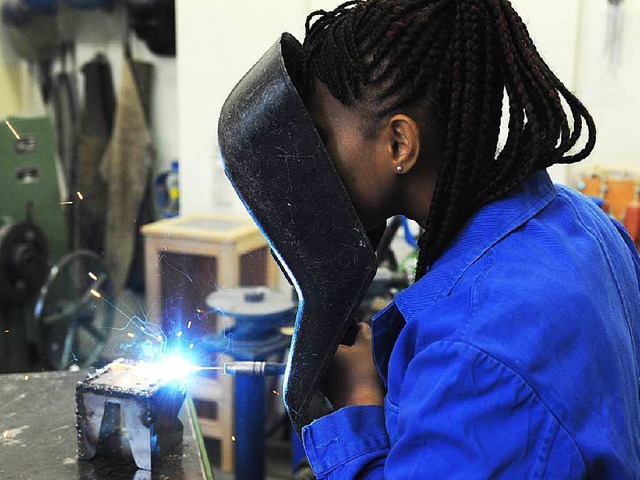 konomen erwarten einen anhaltenden Aufschwung am  Arbeitsmarkt im Sdwesten.  | Foto: dpa