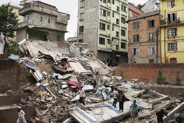 Behörden melden mehr als 400 Opfer in Nepal