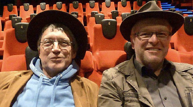 Leopold Winterhalder (rechts) und Regi...s im neuen Joki-Kino in Bad Krozingen.  | Foto: Anne Freyer