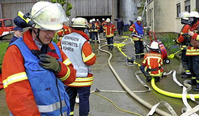 Hauptbung Gesamtwehr TeningenSchluche und nochmals Schluche.  | Foto: Aribert Rssel