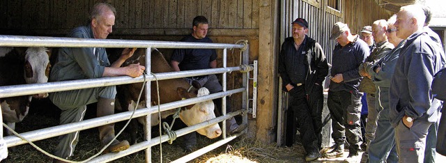 &#8222;Kuhflsterer&#8220; Denis Fuchs...ndern an die teilnehmenden Landwirte.   | Foto: Ulrike Spiegelhalter