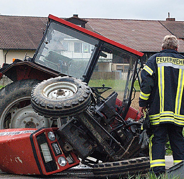 Groer  Schaden entstand bei einem Unfall bei Wittlingen.   | Foto: Keller