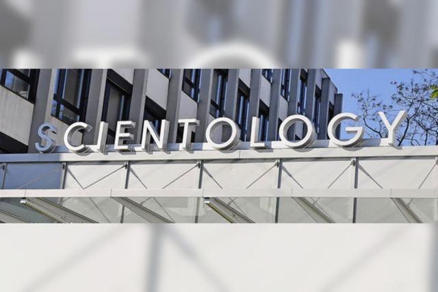 Lautstarker Protest gegen neues Scientology-Zentrum