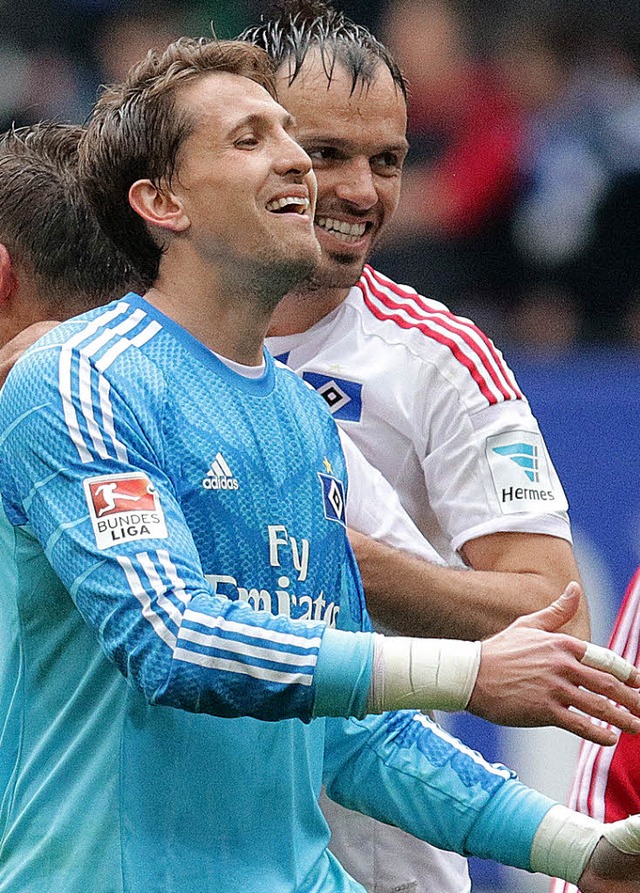 Erleichtert:  HSV-Abwehrspieler Heiko ...ann (rechts) und Torhter Rene Adler    | Foto: DPA