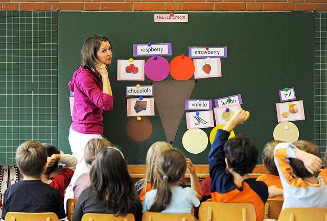 In den Grundschulen unterrichten berw... wollen in die Schulleitung aufrcken.  | Foto: dpa
