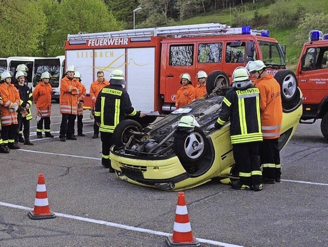 Personen befreien: bung fr den Ernstfall in Seelbach.   | Foto: gemeinde