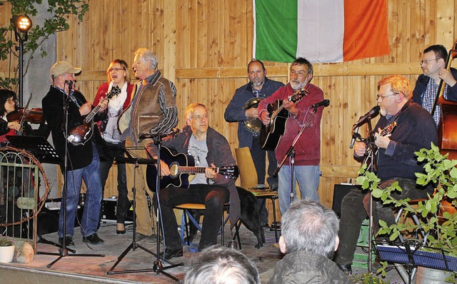 Session zwischen Irish Folkern und Blu...; und &#8222;Back Porch Pickers&#8220;  | Foto: beate rottler