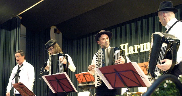 Das Ensemble Da Capo der Harmonikafreu... &#8222;Ja, ja der Cianti-Wein&#8220;.  | Foto: Babette Staiger