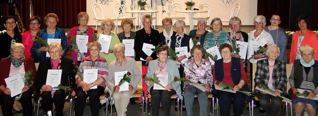 Beim Festakt der Oberrotweiler Landfrauen wurden 27 Grndungsmitglieder geehrt.   | Foto: Elisabeth Saller