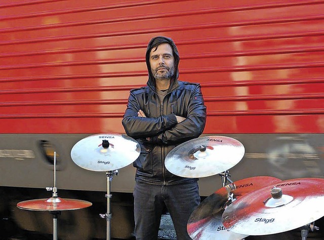 Schlagzeuger Andy Schumacher ist Profi... unterrichtet aber auch Musikschler.   | Foto: privat