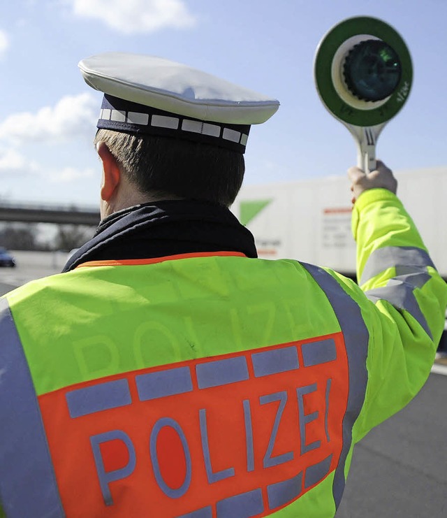 Ohne Polizei geht es nicht.   | Foto: Patrick Seeger (dpa)