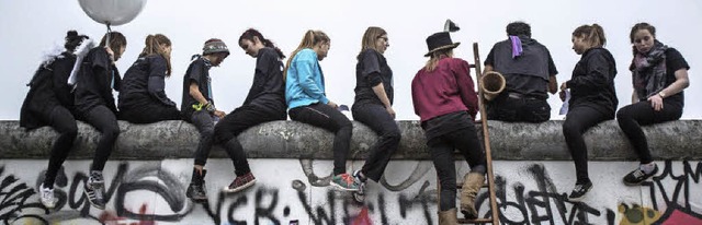 Als Frank Rmmler nach Westdeutschland... stand die Berliner Mauer noch nicht.   | Foto: dpa