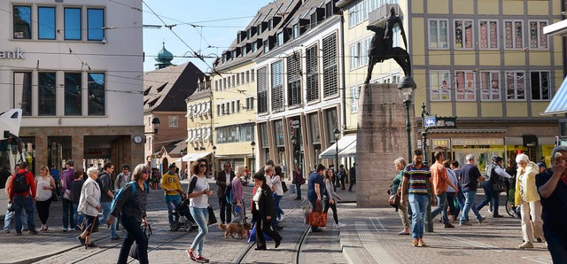 Blickfang: Der Bertoldsbrunnen in der ...m Megasamstag Zentrum des Geschehens.   | Foto: Anita Fertl