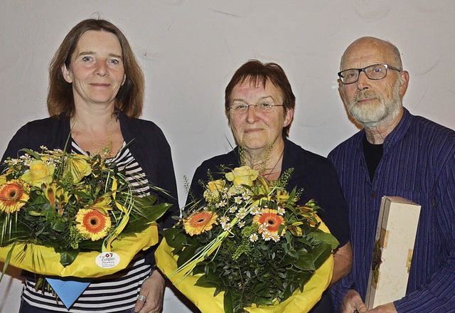 Elke Enderlin und  Waltraud  und Diete...bungsleiter des SV Wagenstadt geehrt.  | Foto: Jrg Schimanski