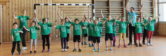 Seilspringen macht Schule: Mit Begeist...e, rechts Workshopleiter Marcel Velte.  | Foto: Christa Maier