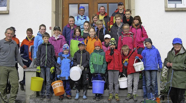 Landschaftsputz in Breitnau. Die Helferschar  | Foto: Privat