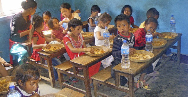 Die Schule von Om Shivom: Das Klassenzimmer ist zugleich  Speiseraum.   | Foto: Om Shivom