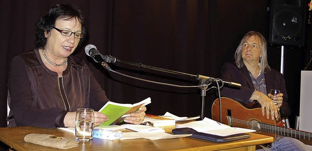 Eva Klingler und Volker Schfer im Orgelbauersaal.   | Foto: Weber-Bilke