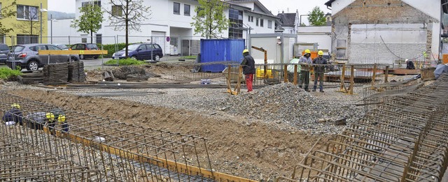 Bis Mai 2016 soll hier das neue Feuerwehrgertehaus Kandern stehen.   | Foto: Markus Maier